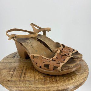 Dansko Coquette Amber Biscotti Floral Sandals 41